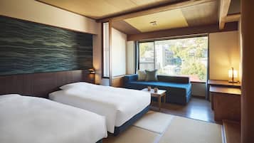 Standard Japanese-style room with bed | Vista desde la habitación