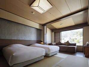 Standard Japanese-style room with bed | Premium bedding, in-room safe, blackout drapes, free WiFi - Laforet Ito Onsen Yunoniwa (Ito)