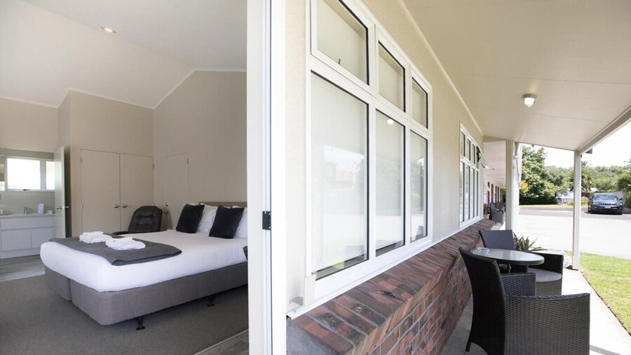 Colonial Court Motor Inn