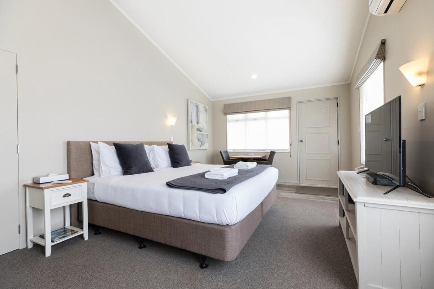 Studio Unit | Individually decorated, individually furnished, laptop workspace