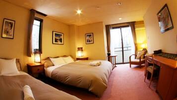 In-room safe, soundproofing, free WiFi, bed sheets