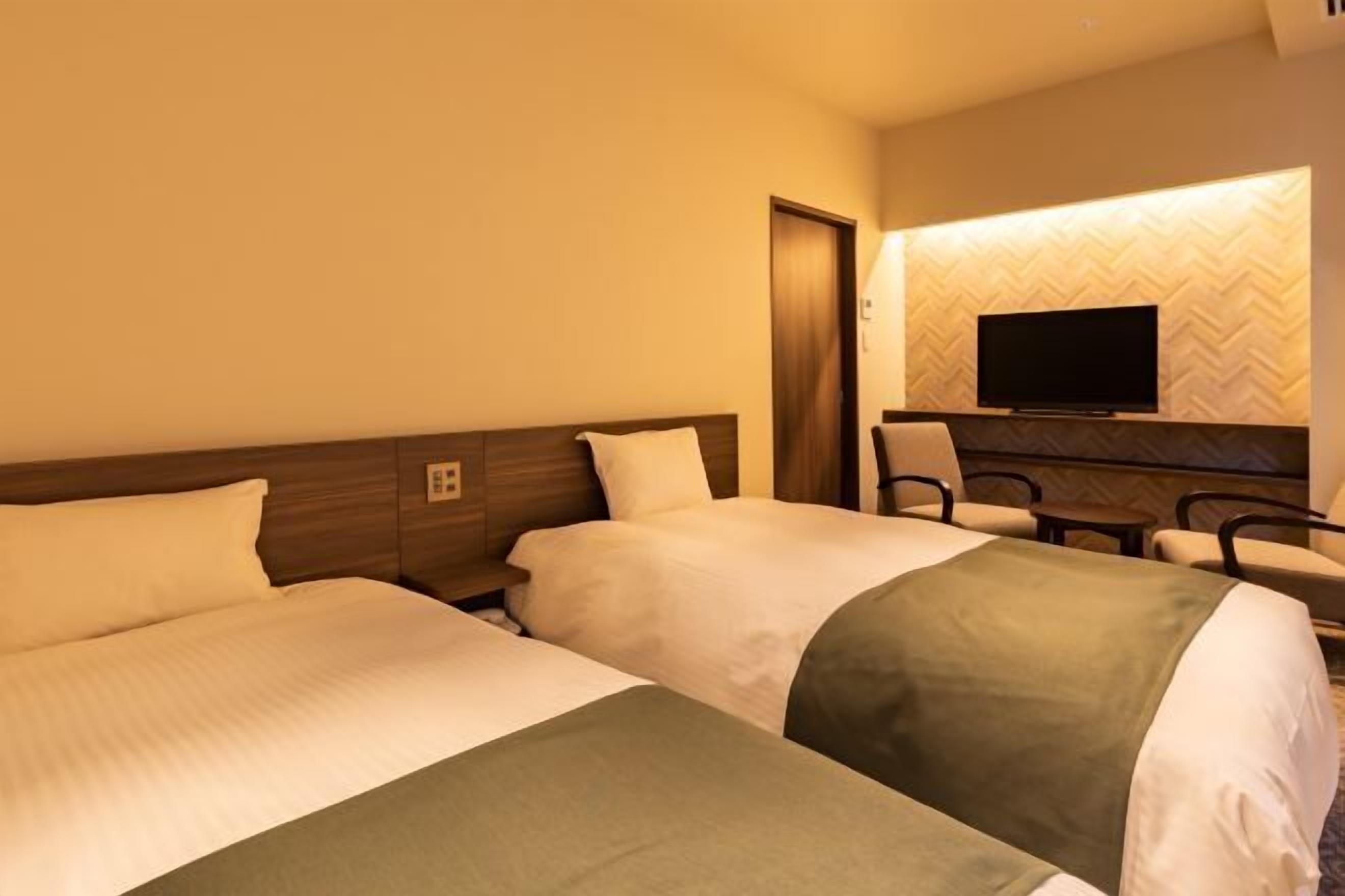 Skrivebord, wi-fi (inkludert) og sengetøy