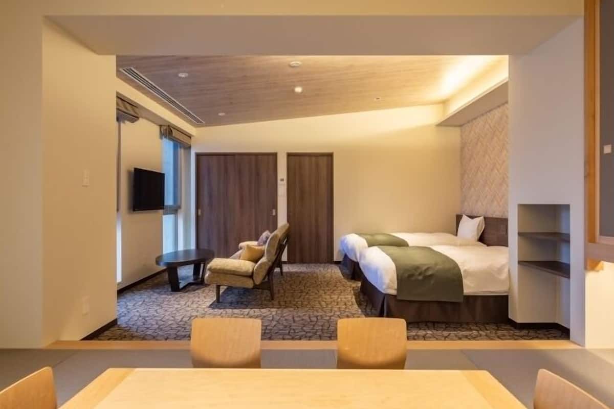 Skrivebord, wi-fi (inkludert) og sengetøy