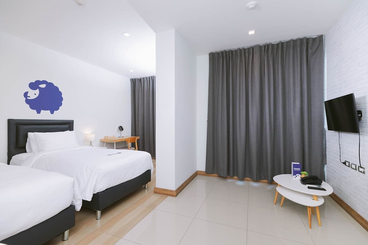 In-room safe, desk, rollaway beds (surcharge), WiFi (free)