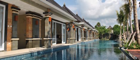 Vista frontal de la propiedad