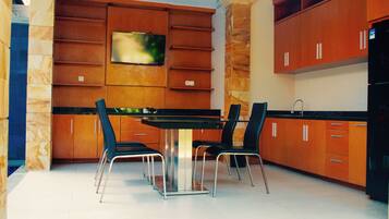 Vila Keluarga, 2 kamar tidur, kolam renang pribadi | Dapur kecil pribadi | Mesin pembuat kopi/teh dan ketel listrik