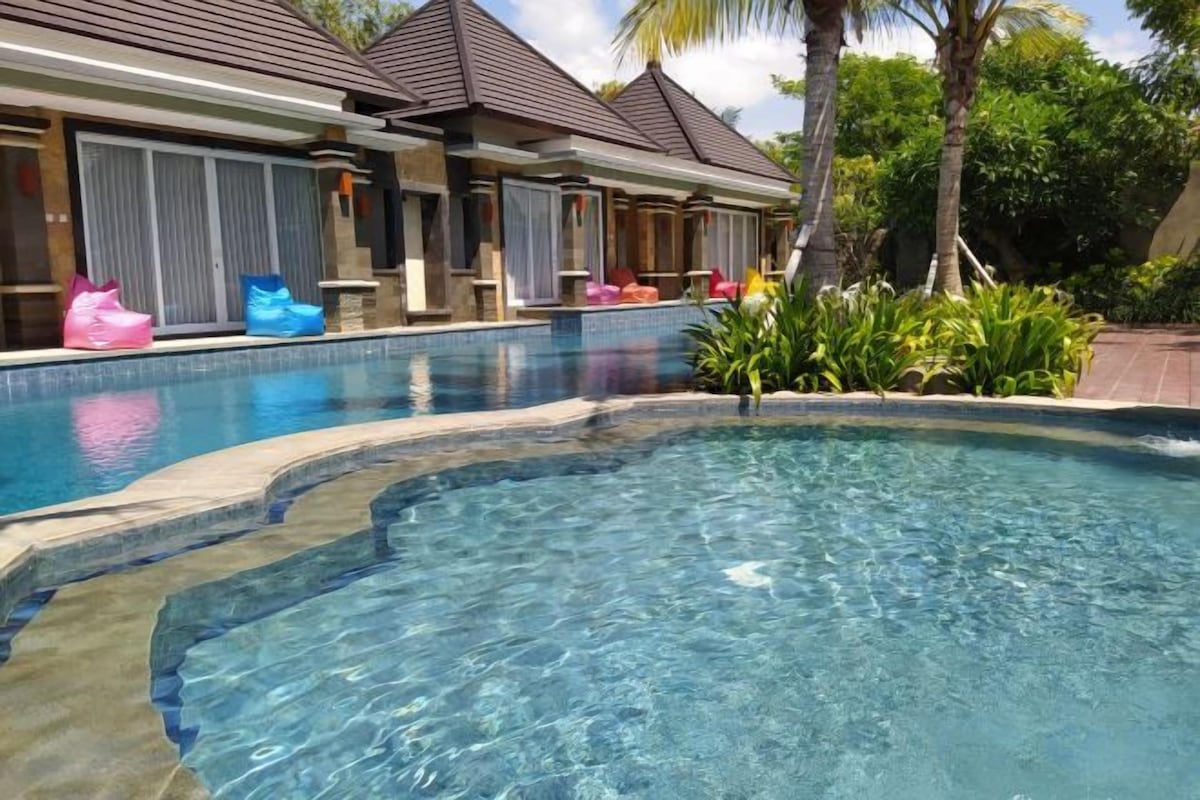 Lagoon Pool Access