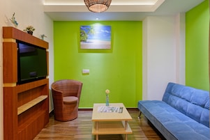 In-room safe, iron/ironing board, WiFi, bed sheets