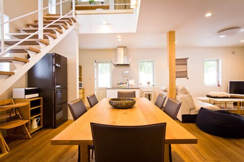 客室内のダイニングエリア