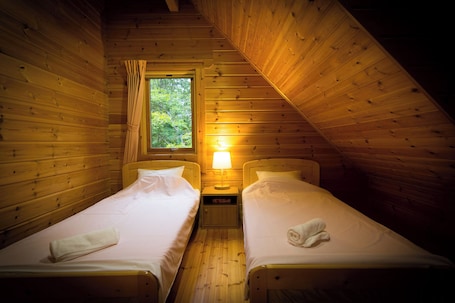 Bamboo Creek Chalet  - 4 bedroom - Misorano Area, Non Smoking | 3 bedrooms, down comforters, soundproofing, iron/ironing board