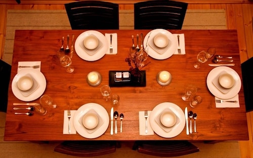 客室内のダイニングエリア