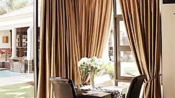 Royal En-suite 7 | 1 phòng ngủ, bộ đồ giường cao cấp, nệm Select Comfort