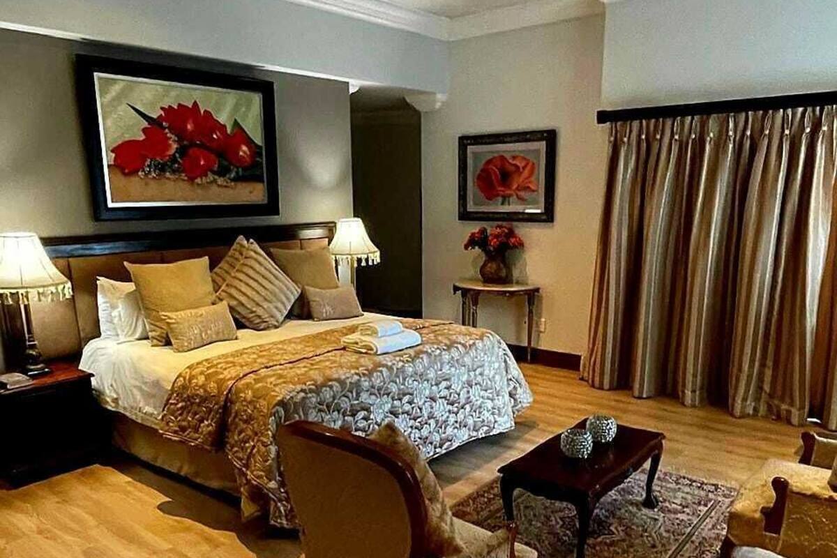 Royal En-suite 8