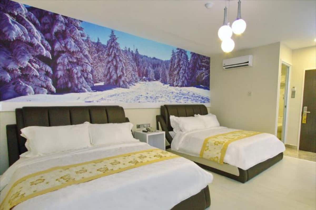 Premium bedding, in-room safe, desk, iron/ironing board