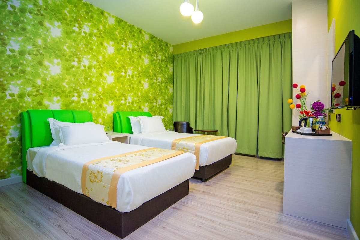Premium bedding, in-room safe, desk, iron/ironing board
