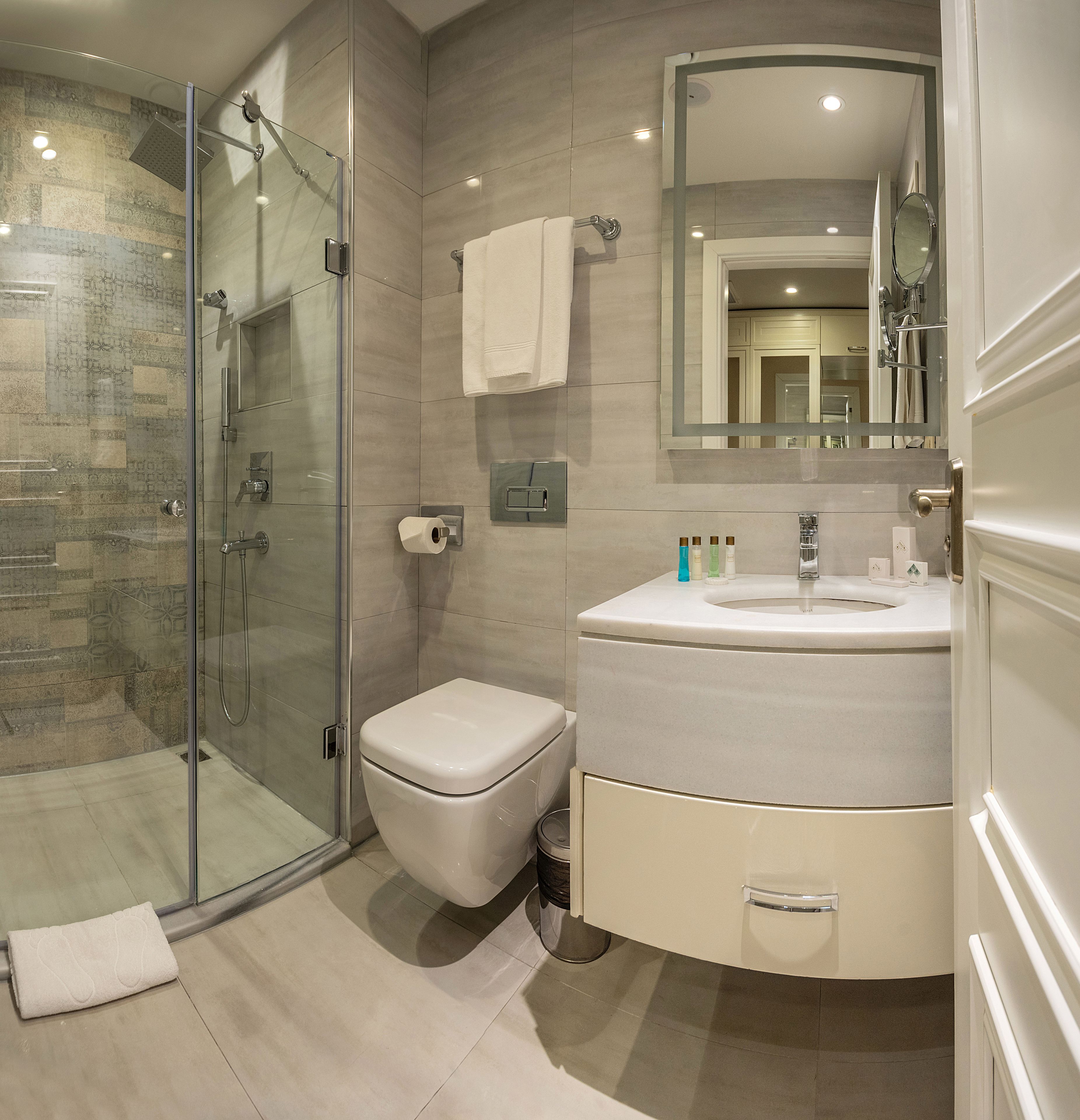 shower, free toiletries, hair dryer, slippers