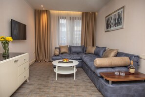 Suite | Hypoallergeen beddengoed, een kluis op de kamer, een bureau