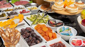 Daily to-go breakfast (USD 30 per person)