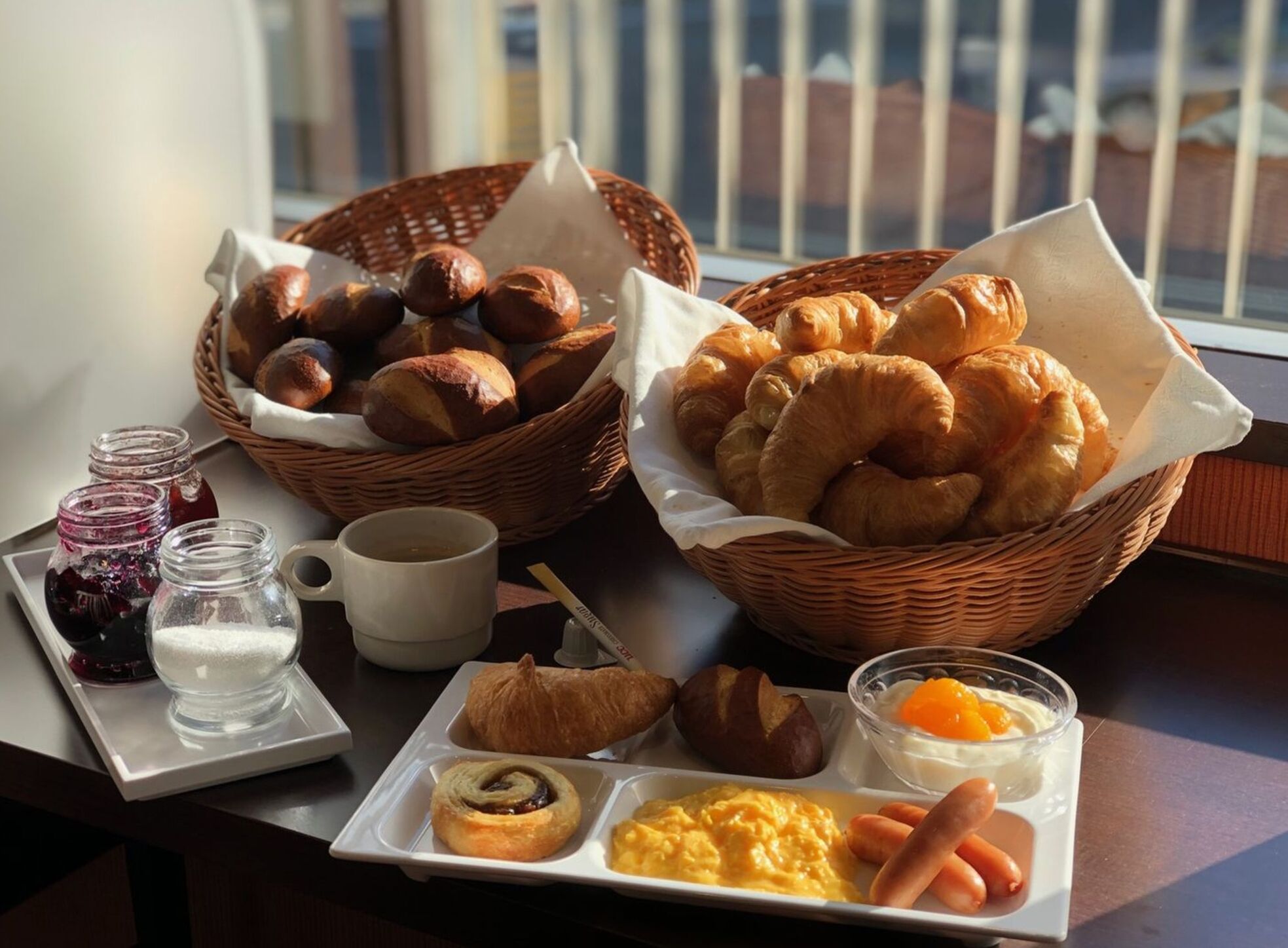 daily buffet breakfast (jpy 1000 per person)