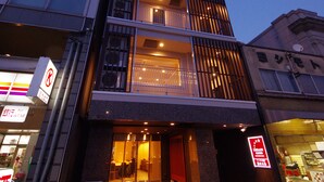 A multi-story hotel with a modern facade, large windows, and a visible entrance. - Urbain Kyoto Kiyomizu Gojo (Kyoto)