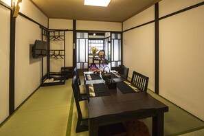 In-room dining - Kyo Machiya Hachijo (Kyoto)
