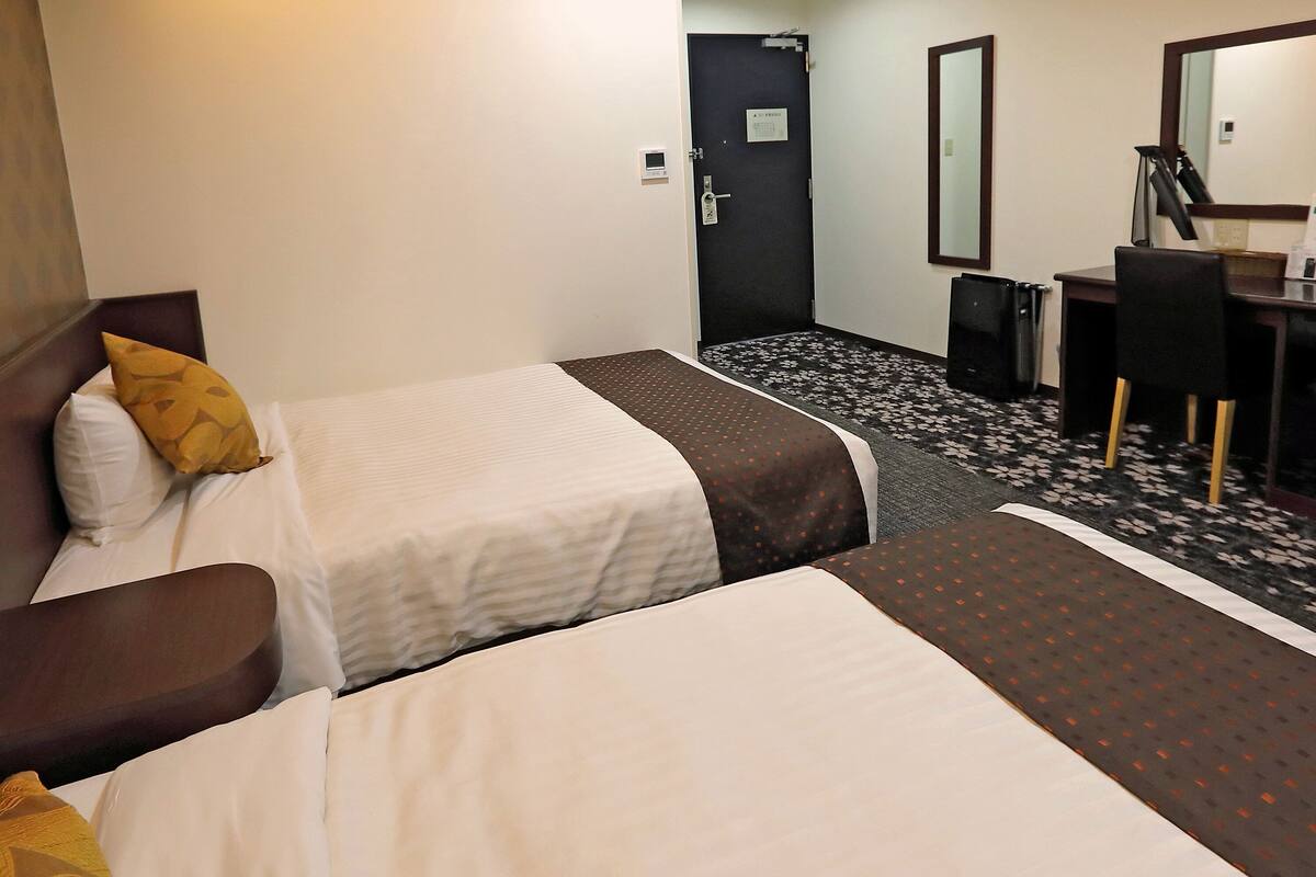 twin room, non smoking | blackout curtains, iron/ironing board, free wifi