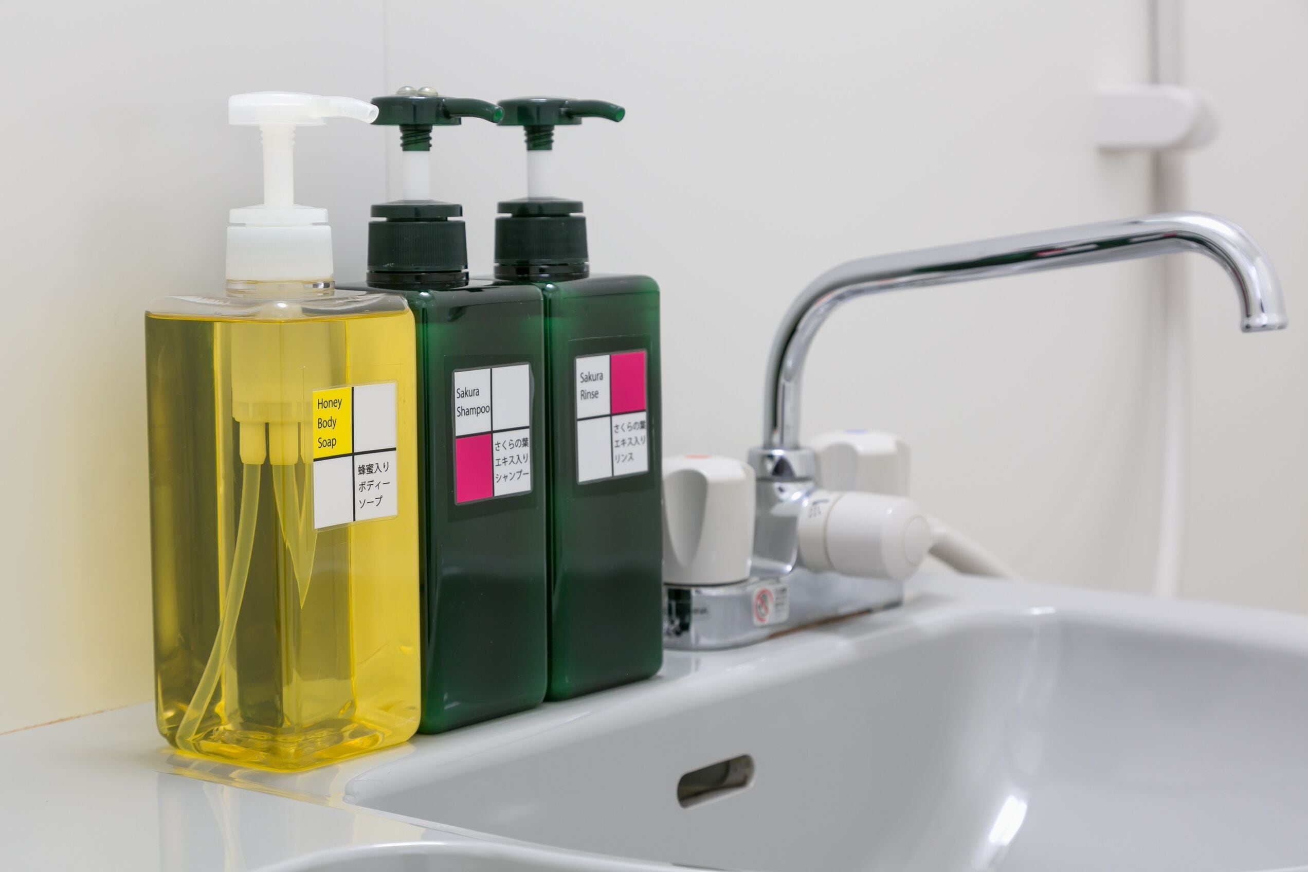 combined shower/bathtub, free toiletries, hair dryer, slippers