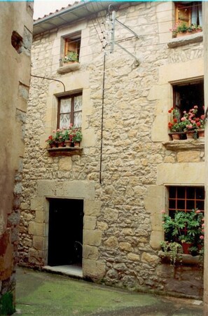 3 bedrooms, blackout curtains, iron/ironing board, free WiFi