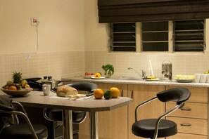 In-room dining - Victoria Apartments (Livingstone)