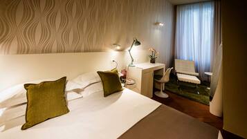 Design Room, Annex Building (SPA Access) | Draps italiens Frette, literie de qualité supérieure