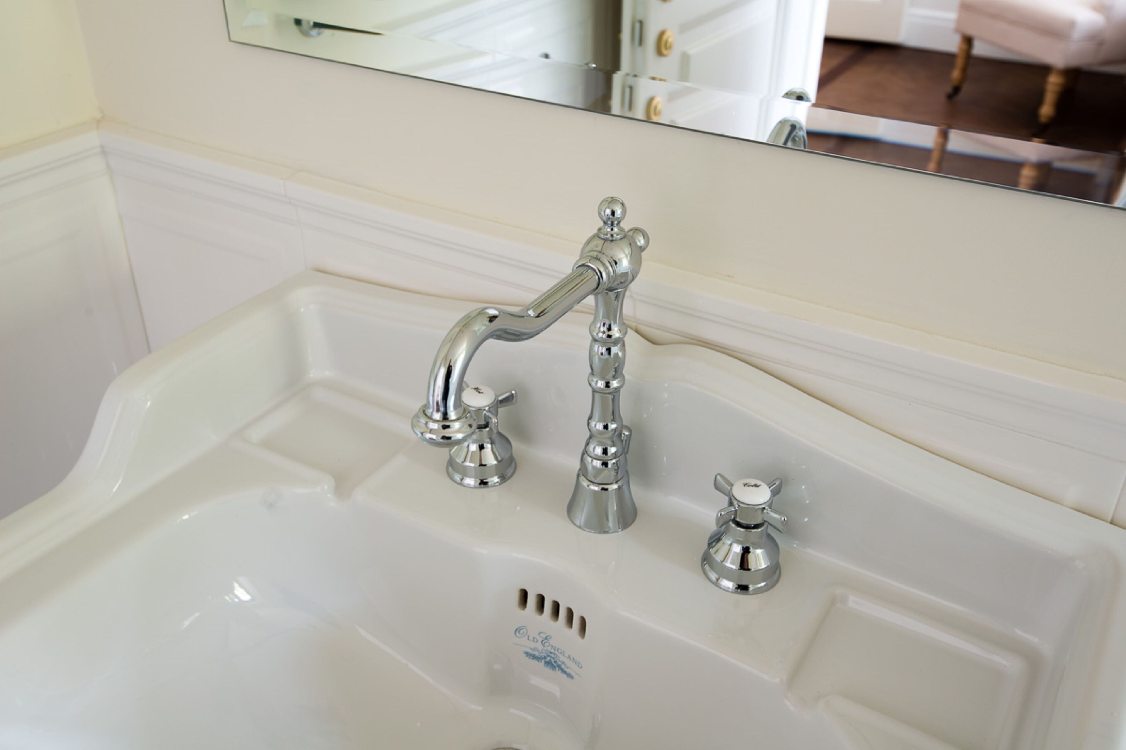 shower, free toiletries, hair dryer, slippers