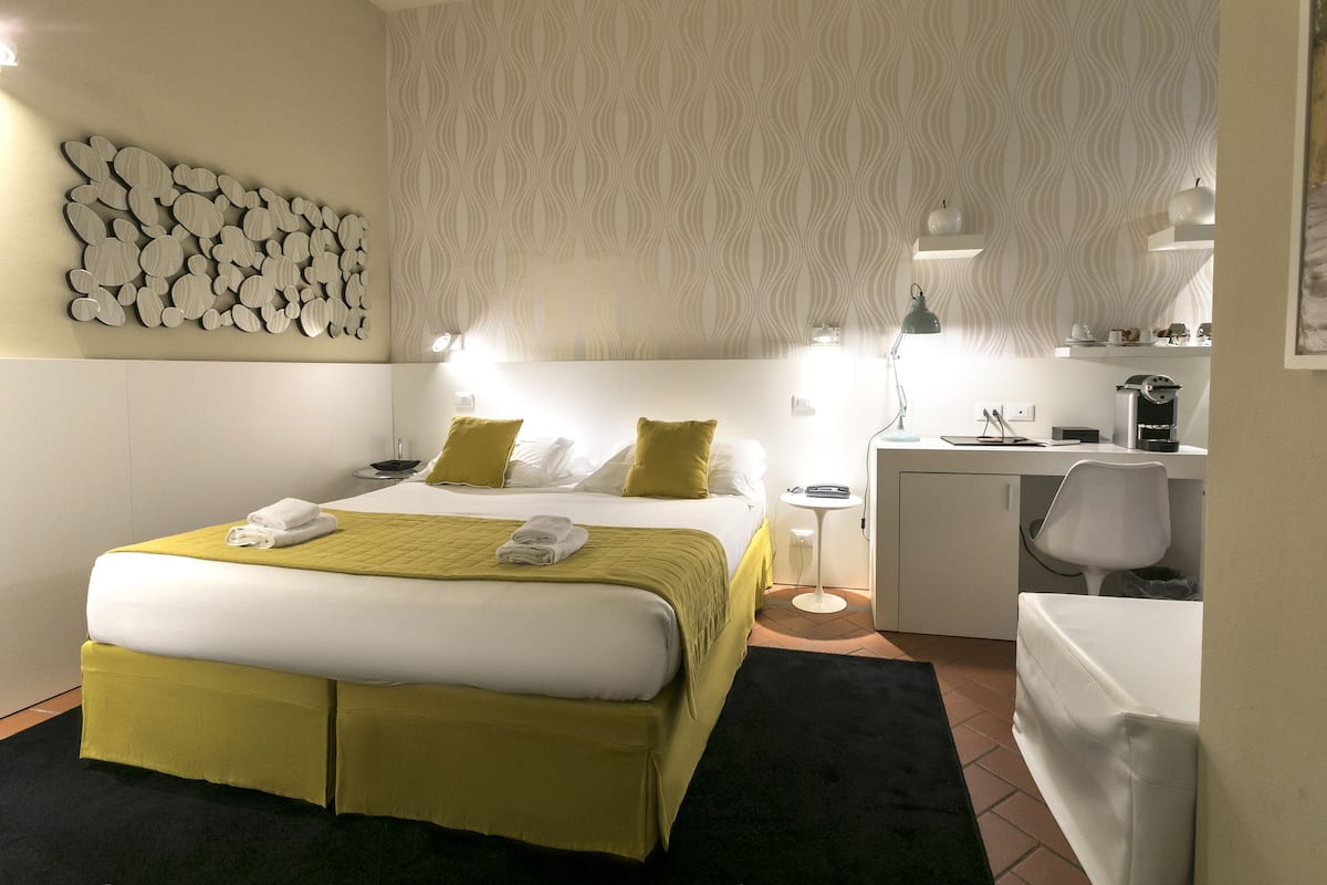 Frette Italian sheets, premium bedding, down duvets, Select Comfort beds