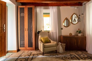 高級雙人房 | 高級寢具、迷你吧、房內夾萬、獨特設計