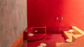 Quarto casal lua de mel | Roupas de cama premium, frigobar, cofres nos quartos
