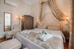 Premium bedding, minibar, in-room safe, individually decorated - Sperveri Boutique Hotel (Rhodes)