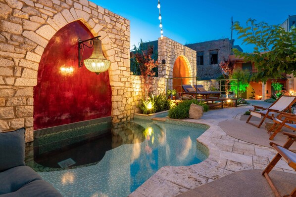 Outdoor pool, sun loungers - Sperveri Boutique Hotel (Rhodes)