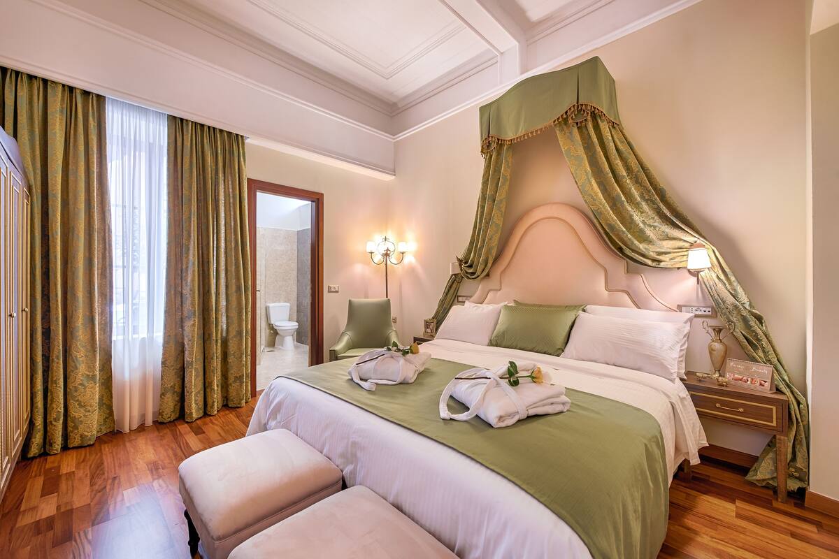 Premium bedding, minibar, in-room safe, desk