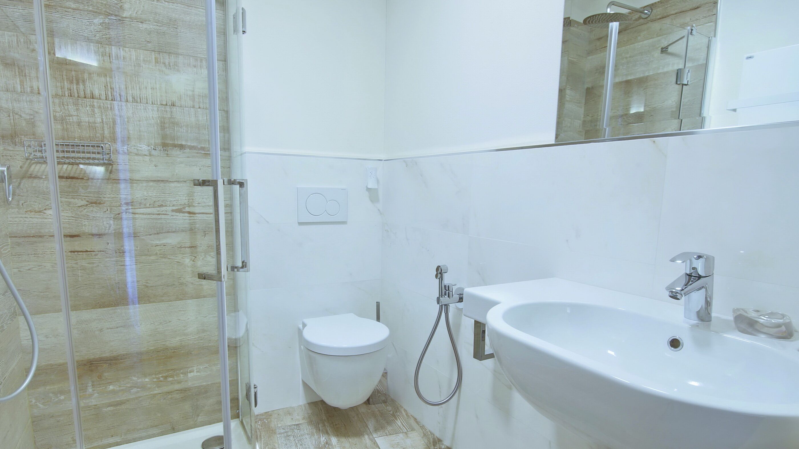 Dusche, kostenlose Toilettenartikel, Haartrockner