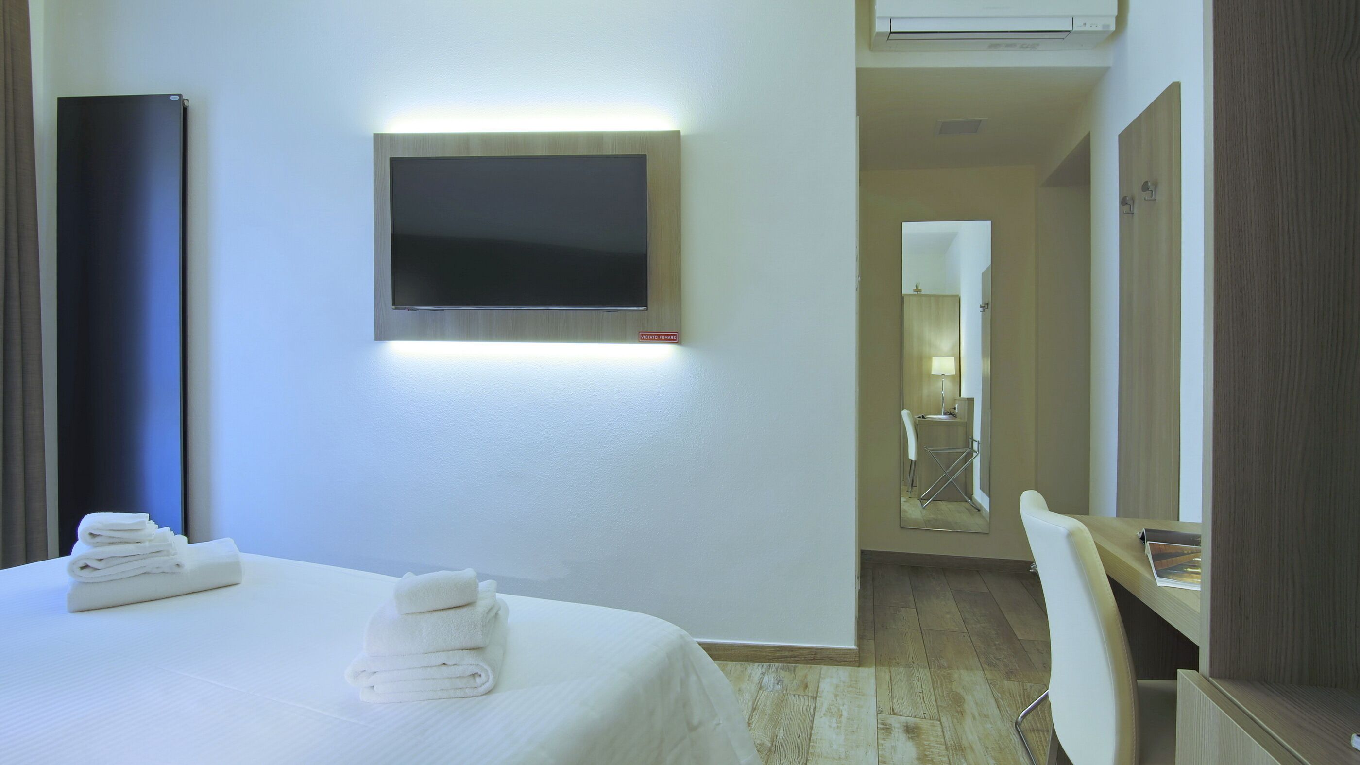 Roba de llit d'alta qualitat, minibar, escriptori i wifi gratuïta 