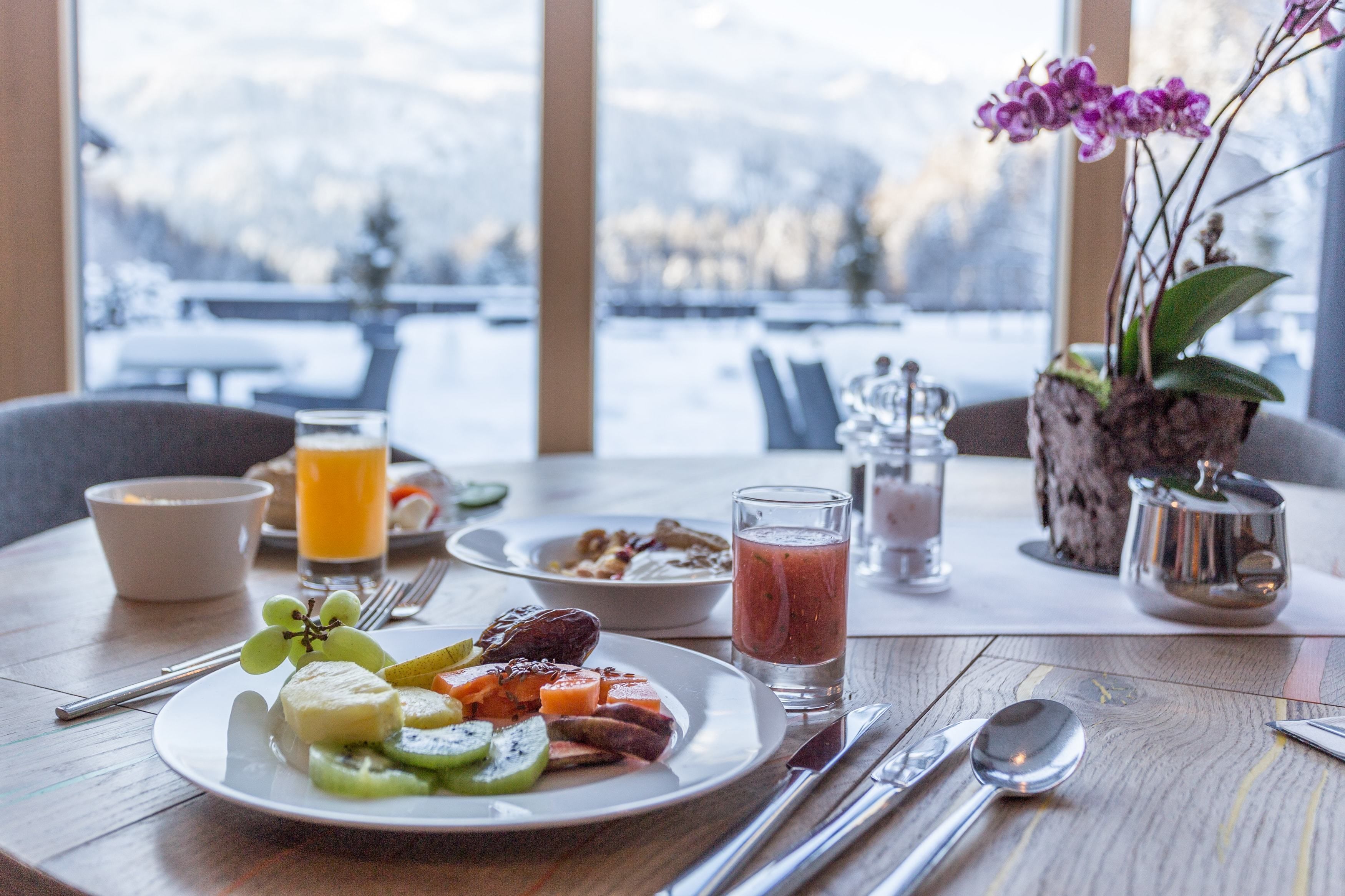 含每日吃到飽早餐