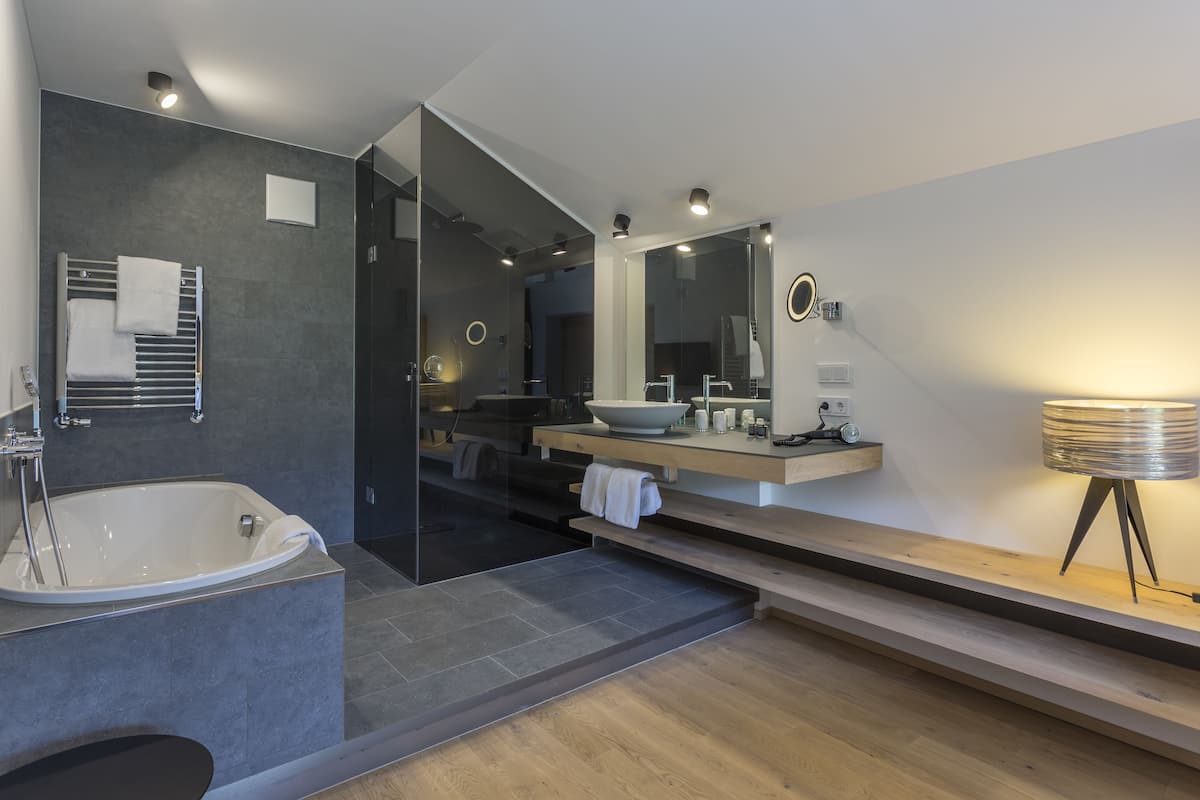 suite panoramic view with sauna, roof terrace and balcony (separate floor) | bathroom | shower, rainfall showerhead, free toiletries, hair dryer