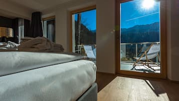 Habitación doble panorámica, balcón, junto a la montaña | Terraza o patio