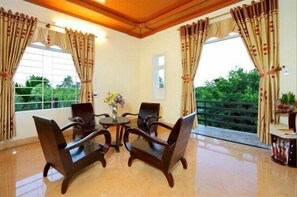 Lobby sitting area - Strawberry Garden Homestay (Da Nang)