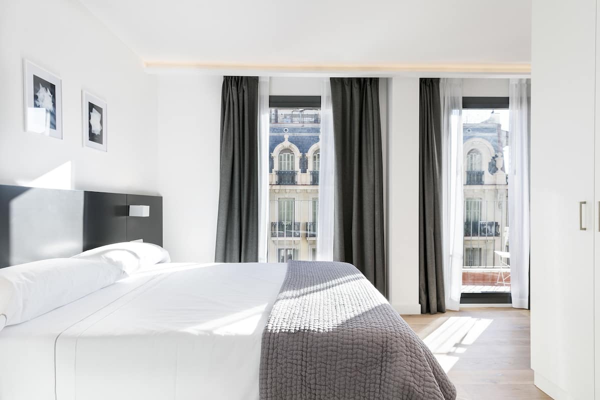 1 soveværelse, premium-sengetøj, senge med madrasser af memory foam