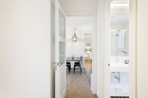 Deluxe Suite Apartment, 2 bedrooms and 2 bathrooms | View from room - Murmuri Residence Mercader (Barcelona)