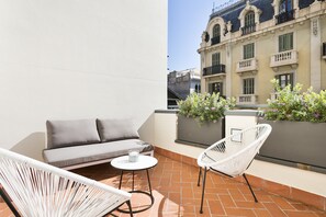 Luxurious Apartment with huge terrace, 2 bedrooms and 2 bathrooms | Terraço/pátio