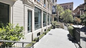 A building with large windows and a narrow walkway. - Murmuri Residence Mercader (Barcelona)
