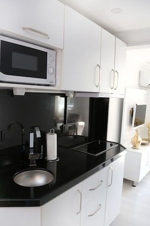 Coffee/tea maker, full-size fridge, microwave, stovetop - Ditto Flats (Istanbul)