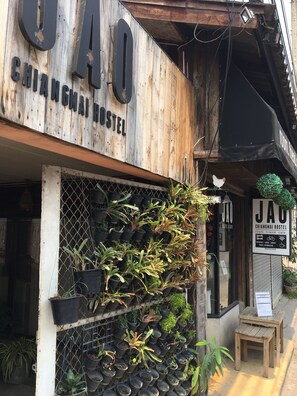 Front of property - Jao Hostel & Cafe Chiangmai (Chiang Mai)