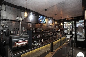 Bar (en el alojamiento)